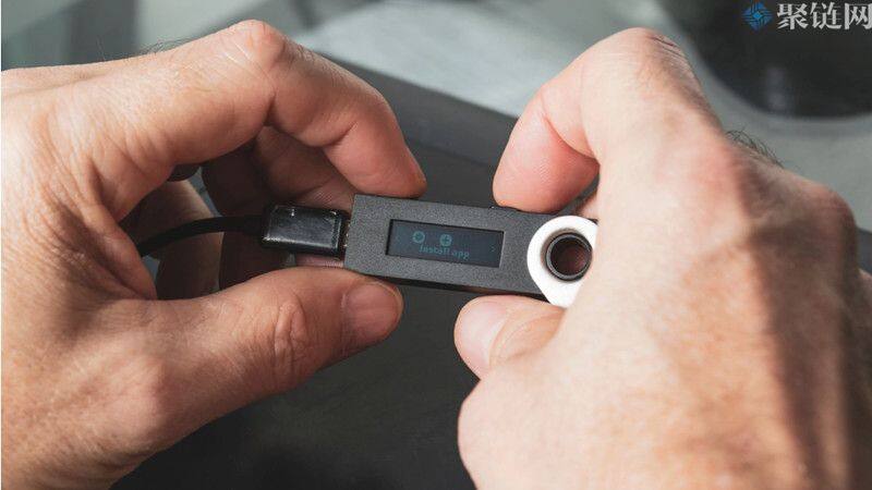 受俄罗斯的货币限制影响,投资者硬件加密钱包的需求增加-第1张图片-火网下载 受俄罗斯的货币限制影响,投资者硬件加密钱包的需求增加-第1张图片-火网下载