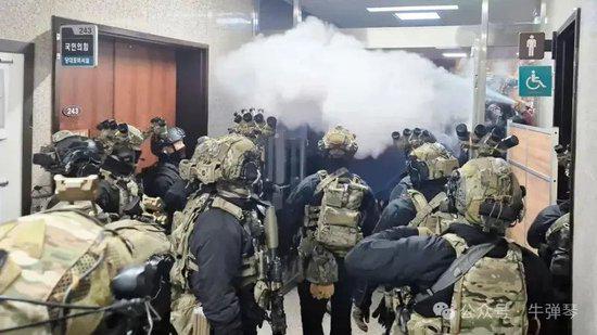 全国戒严、军队出动、议会倒戈、民众上街......韩国一夜变天的10个关键问题-第4张图片-火网下载
