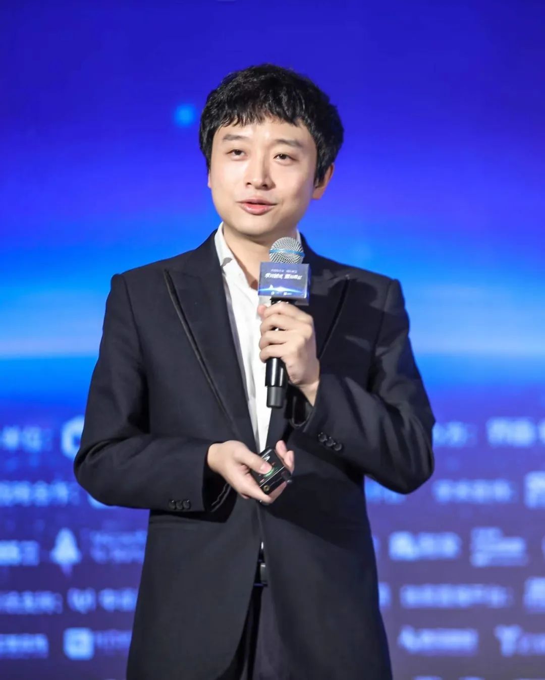 ▲赵星 复旦大学大数据研究院教授，博士生导师，复旦大学国家智能评价与治理实验基地副主任